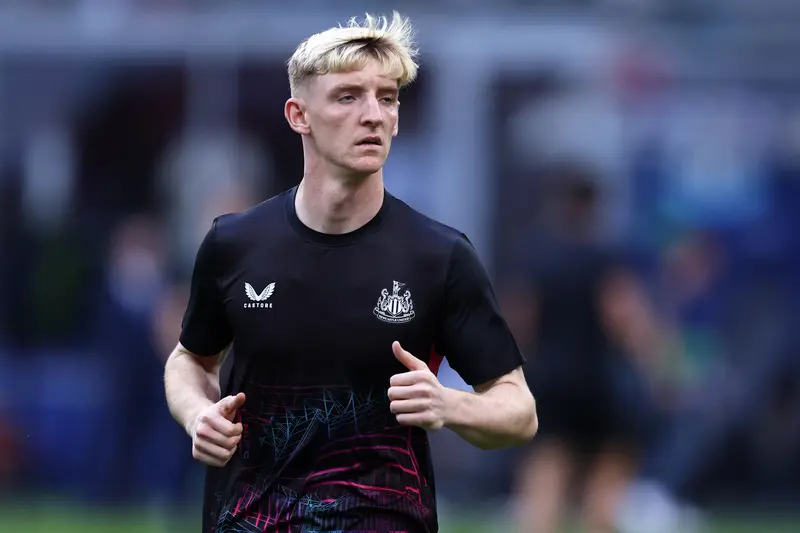 Gordon Admits Barcelona Gave Newcastle a Footballing Lesson in UCL Clash