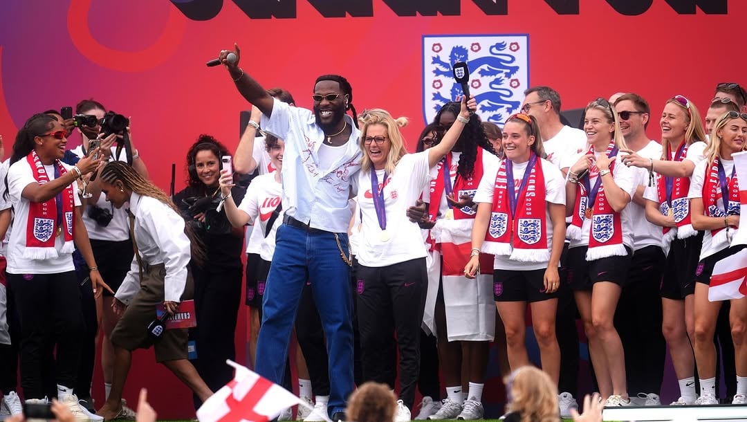 (VIDEO) Ballon d’Or: England Coach Wiegman Invites Burna Boy for Victory Dance