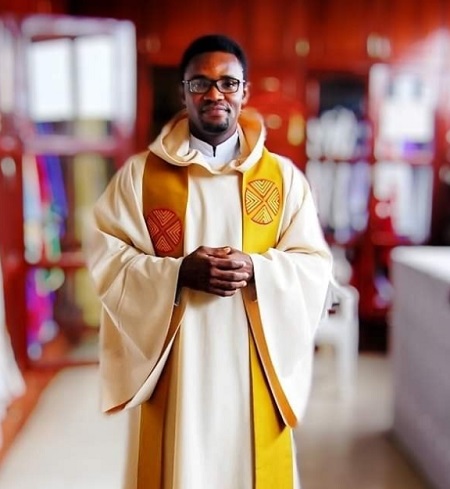 “I Don’t Have Time for Nonsense” — Catholic Priest Fr. Kelvin Ugwu Replies Man Asking for Donation to Buy Cow for Burial