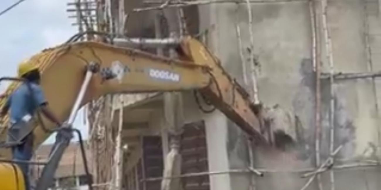 FCTA Demolishes 11 Illegal Duplexes Built Under High-Tension Wires in Dutse District