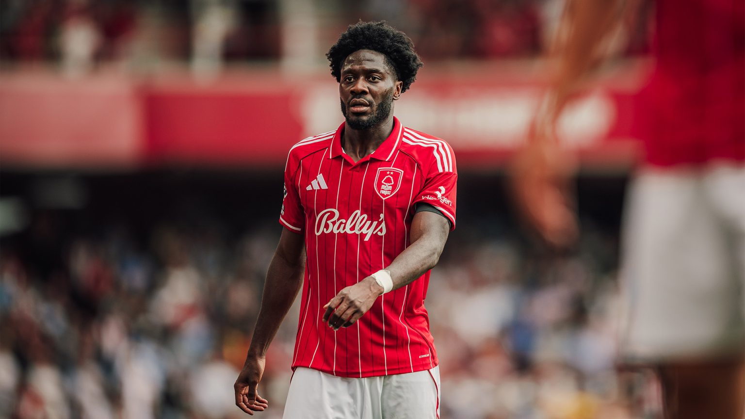 Nottingham Forest’s Sean Dyche Cautious Over Ola Aina’s Return from Injury