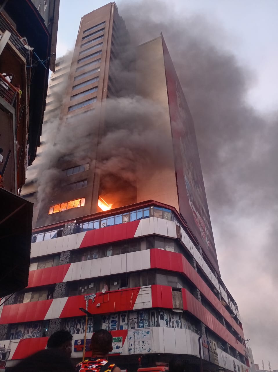Two Bodies Pulled From Ruins Of Burnt Great Nigeria Insurance Building In Lagos