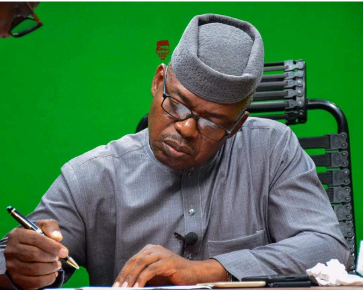 Former Ekiti Governor Segun Oni Defects To APC