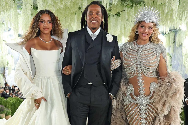 Beyoncé Makes a Glamorous Return to the Met Gala After 10 Years as Co-Chair
