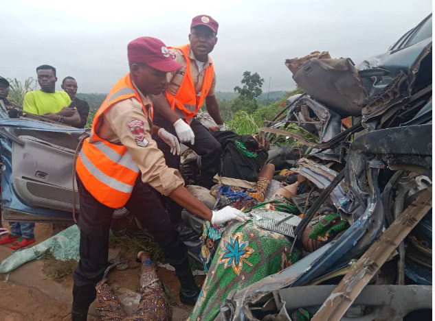 11 Killed As Vehicle Falls Off Bridge Along Lagos-abeokuta Expressway