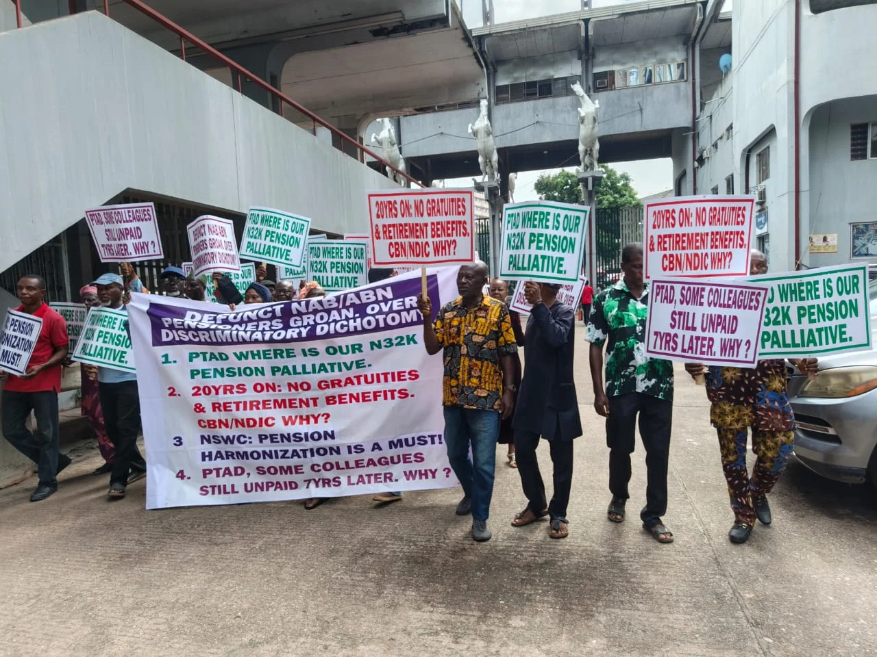 Retirees Protest, Demand ₦32,000 Minimum Pension And Improved Benefits