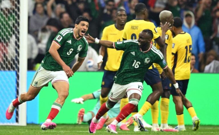 Mexico cruise into World Cup last 16 after beating Ecuador 2-0