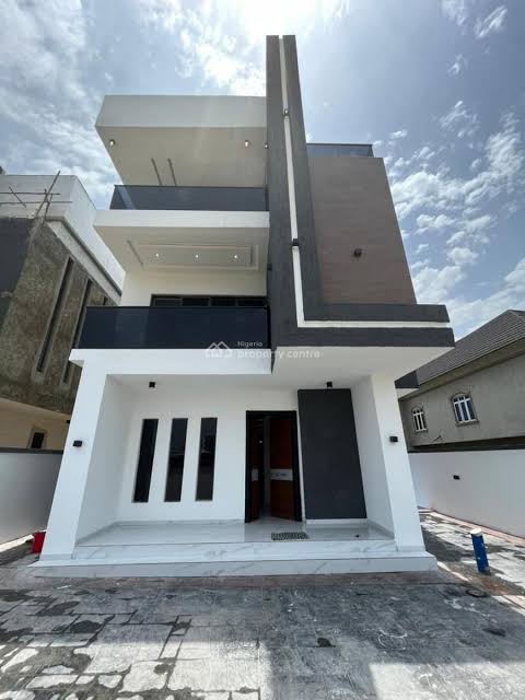 Executive 5-Bedroom Detached Duplex with Swimming Pool