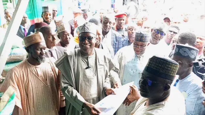 Bauchi APC gov candidate distributes 10 trucks of fertiliser to party loyalists