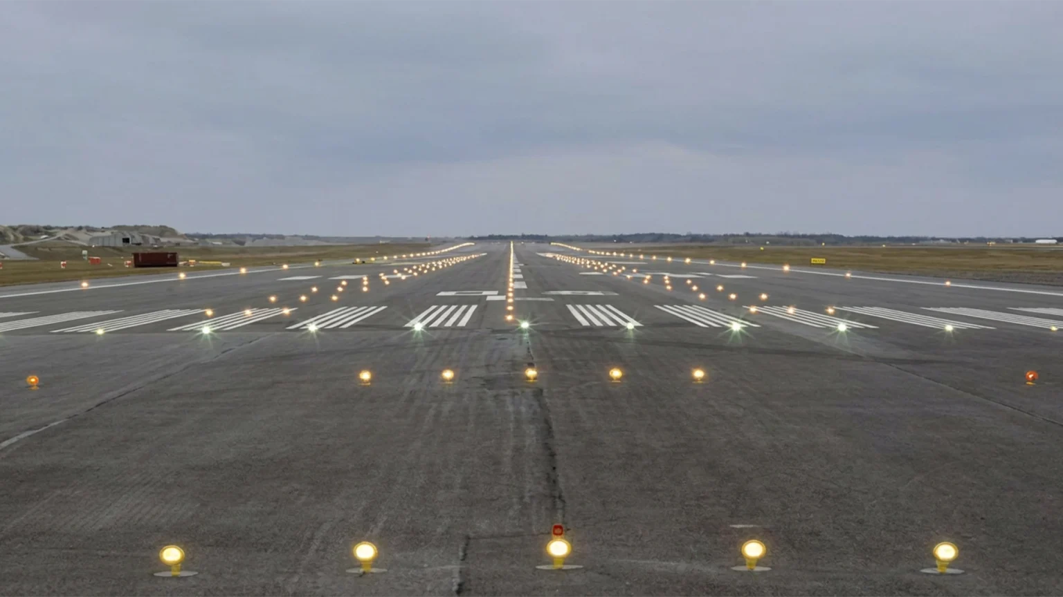 Airlines, unions bicker over 5% ticket sales charge