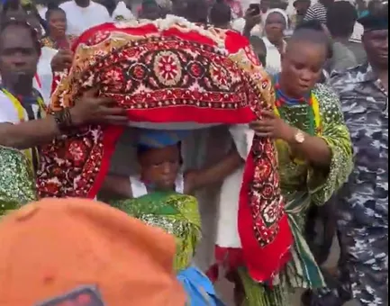 10-Year-Old Princess Carries Sacred Calabash at Osun-Osogbo Festival for the First Time