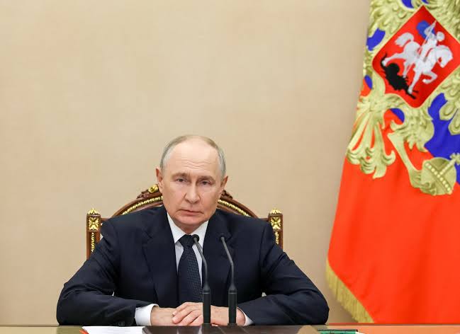 Kremlin Vows to Target Ukraine Missile Facilities Over UK Support