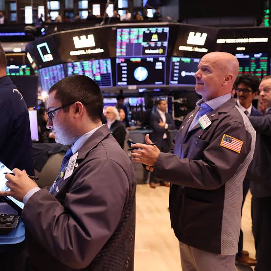 Global Markets Gain as Oil Prices Ease Amid Fresh Iran Sanctions