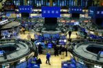 Stocks Rise, Oil Slips as Traders Assess Iran Threat