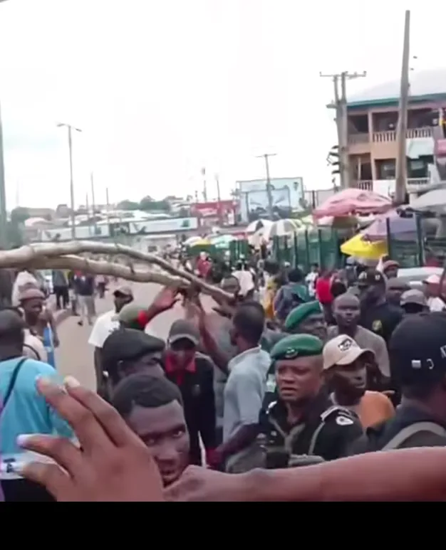 Enugu Traders, Drivers Shut Down Roads Over Taxes and Rising Fuel Costs