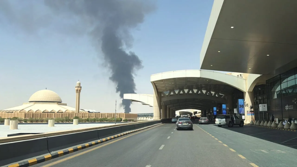 Black Smoke Rises Near Riyadh Airport as Saudi Arabia Faces Fresh Houthi Attacks