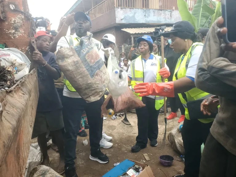Sanwo-olu’s Wife Asks Lagos Residents To Be Patient Over Waste Delays