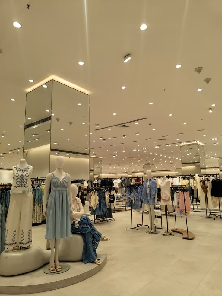 Premium 350 sqm Open-Plan Store Space in Prime Commercial Hub