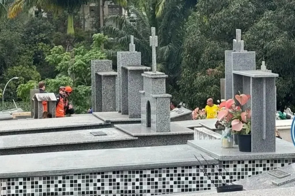 Man dies after falling into father’s grave in Brazil