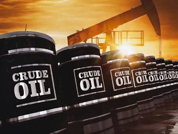 Crude oil rises to $115 with stocks mixed on earnings, AI