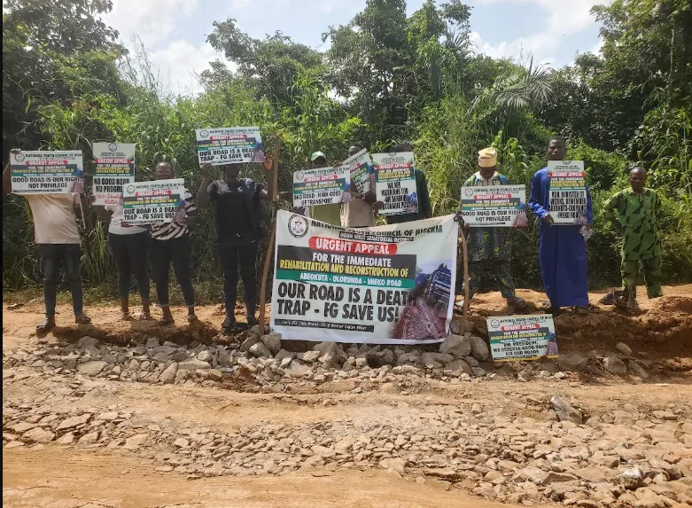 Aggrieved Youths Protest Delayed Reconstruction of Deplorable Ogun Road Corridors, Demand Immediate Government Intervention