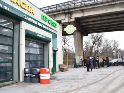 Депутаты Дзержинска требуют закрыть сервис по замене автомасел под путепроводом