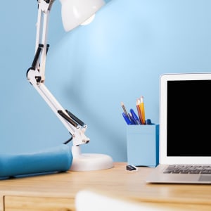 Décoration de bureau avec couleur bleu