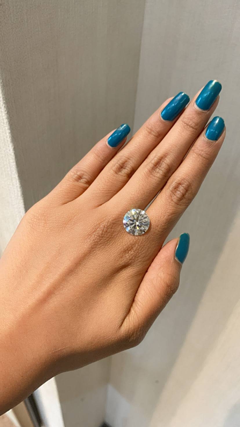 Round 8ct F-VS1 IGI Certified Lab Grown Diamond Solitaire