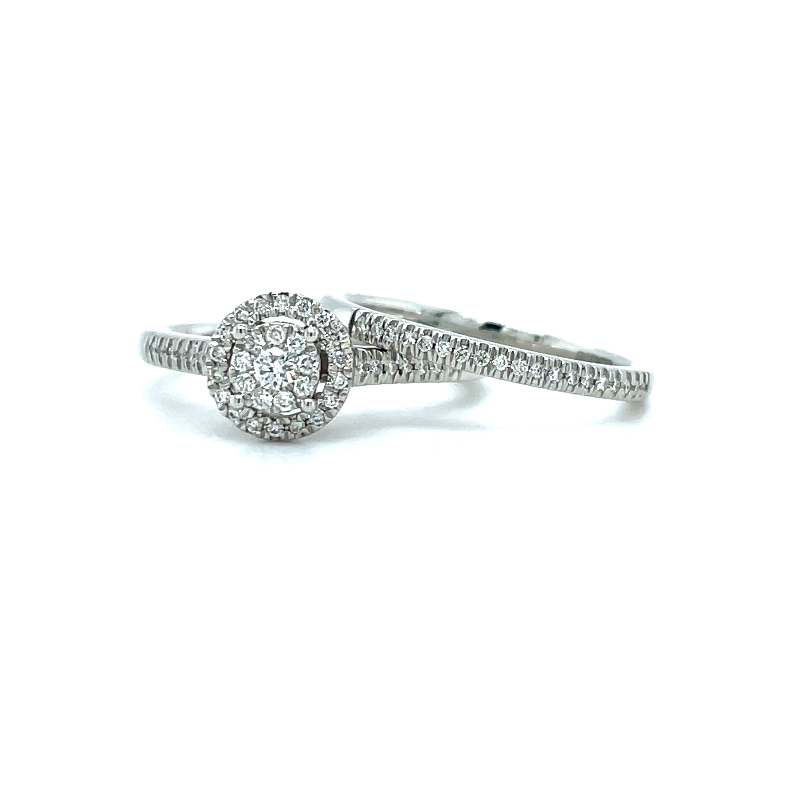 Round Shape Single Halo Diamond Ring & Matching Band in Canada