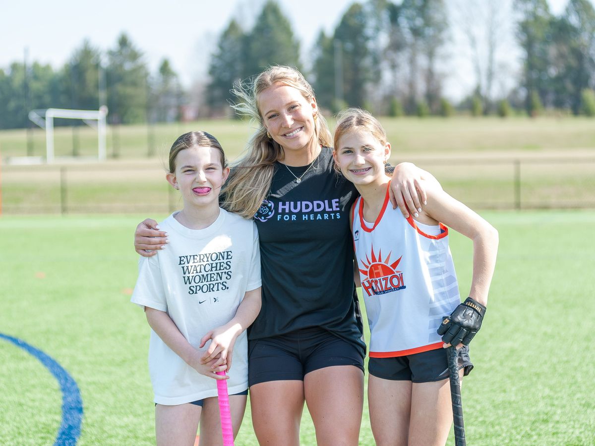 Phia with young clinic athletes