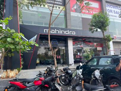Mahindra Param Automotive - SUV Showroom