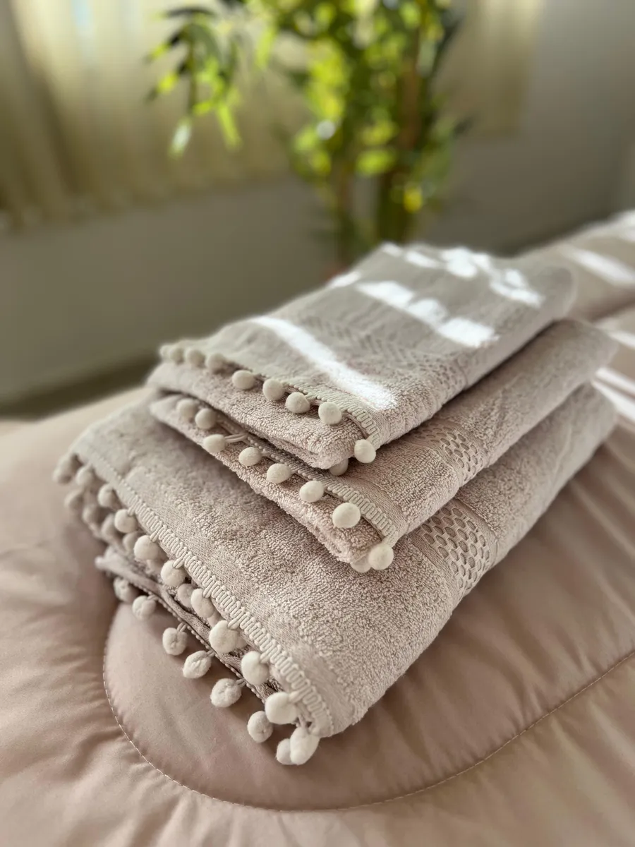 Juego de Toallon y 2 Toallas Beige