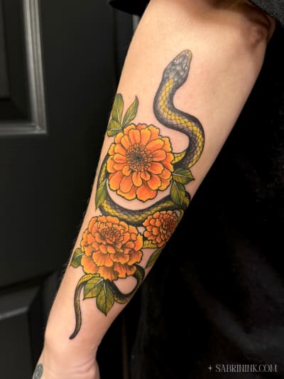snake-marigolds-color-tattoo-calgary-sabrina-zimmer_d1ydc7