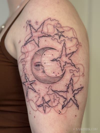 fineline-moon-stars-scar-coverup-tattoo-calgary-sabrina-zimmer_jjwdkn