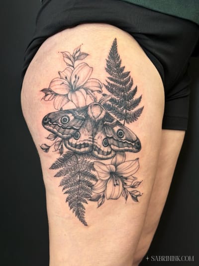 fineline-moth-fern-lily-tattoo-calgary-sabrina-zimmer_m0bcqm