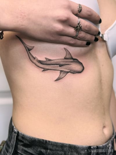 fineline-shark-rib-tattoo-calgary-sabrina-zimmer_qawuyp