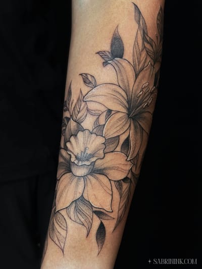 daffodil-lily-floral-tattoo-calgary-sabrina-zimmer_nvnrlo