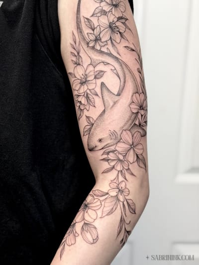 shark-floral-tattoo-calgary-sabrina-zimmer_v6rpic