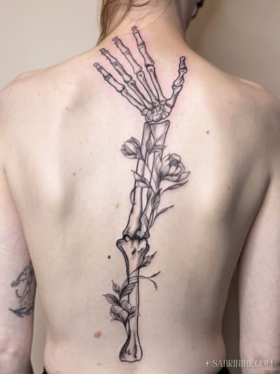 floral-tattoo-skeleton-calgary-sabrina-zimmer_r9qsoi