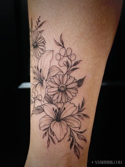 floral-tattoo-lily-daisy-paw-calgary-sabrina-zimmer_ftbvni