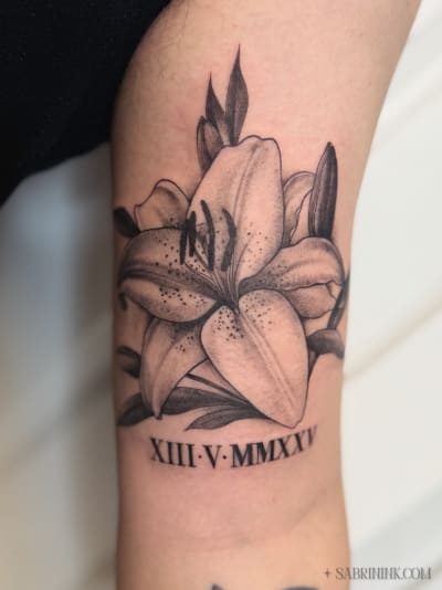 lily-tattoo-calgary-sabrina-zimmer_i6jo51