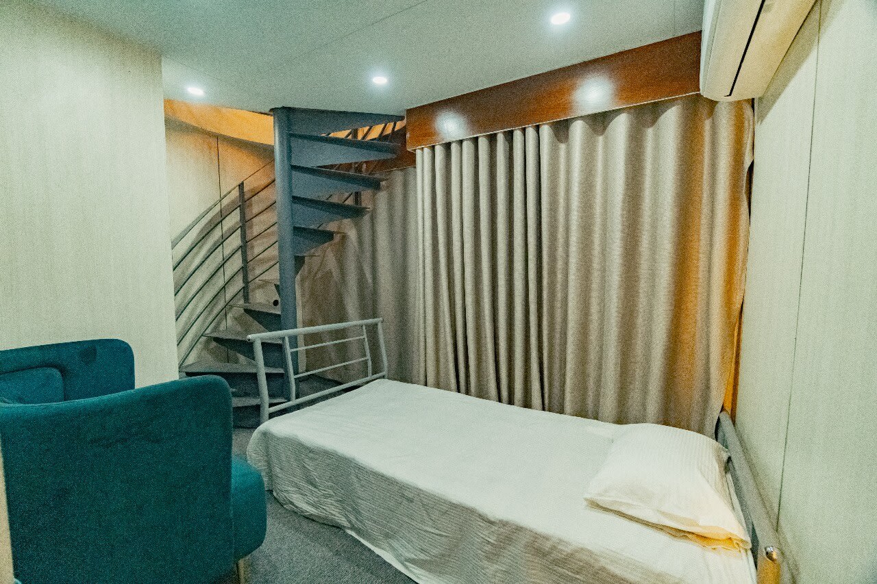 এম,ভি,স্যামপনি দ্যা ওয়েব-২ 13