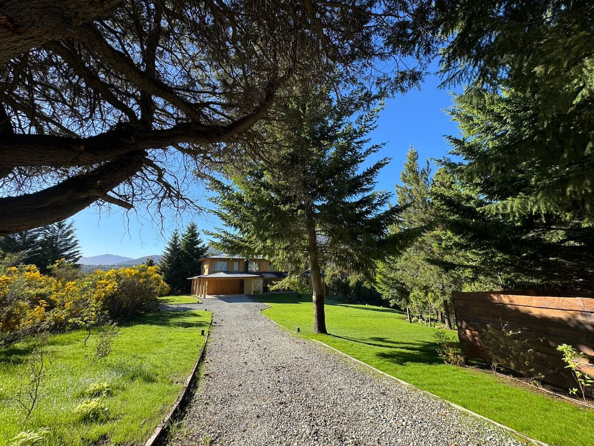 Acogedora casa moderna con vistas a la montaña – Arelauquen - Casa en Arelauquen Golf & Country Club