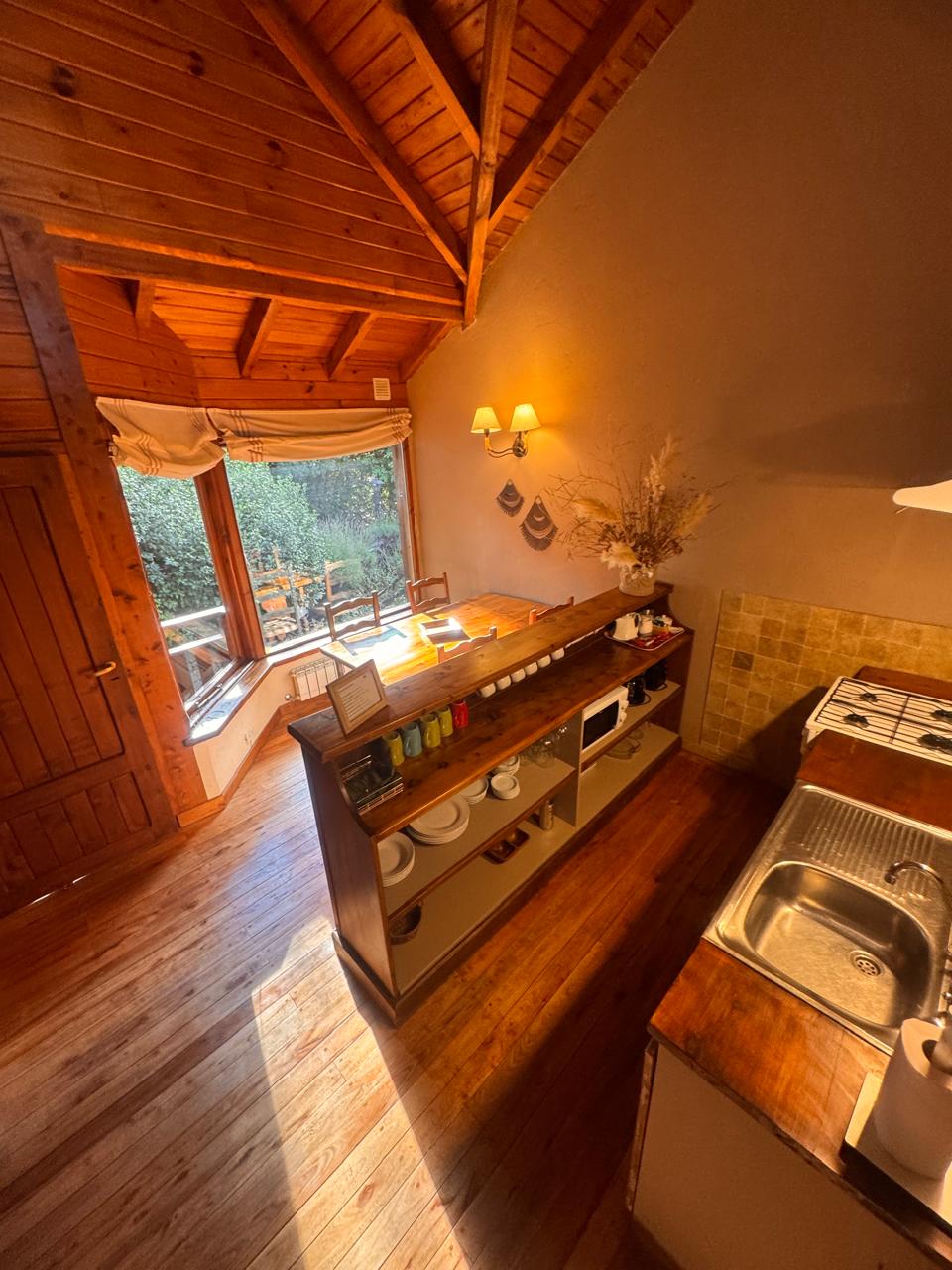 Bungalow para 4 en Arelauquen con pileta climatizada - Foto principal de la casa en alquiler en Arelauquen Golf & Country Club, Bariloche