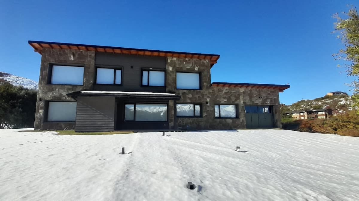 Moderna y cómoda casa en Arelauquen 1 Familia 6pax - Casa en Arelauquen Golf & Country Club