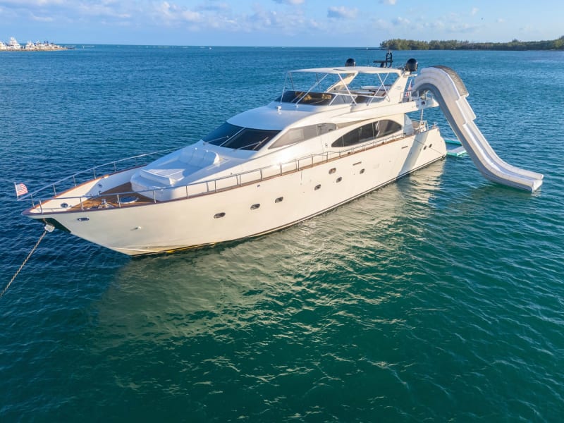 90' Azimut Day Dreamin photo 3