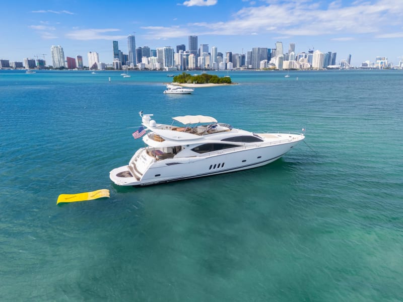 90' Azimut Aqua luxury yacht charter Miami