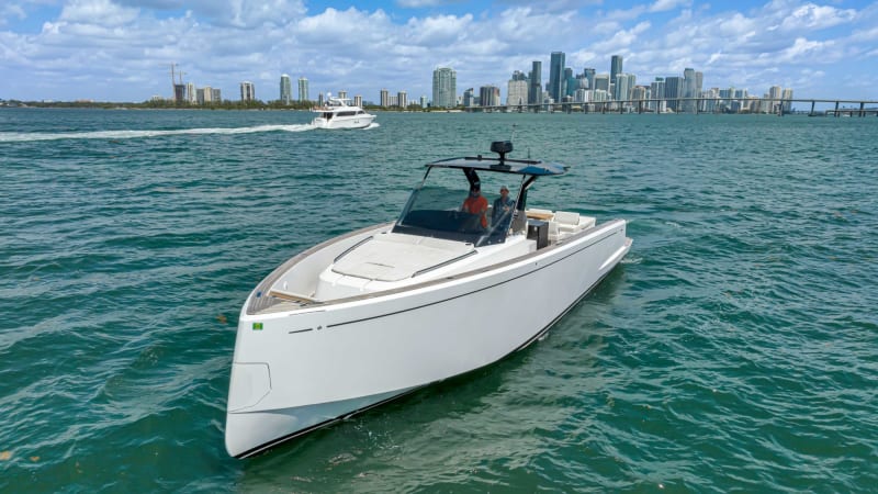 43' Pardo luxury yacht charter Miami