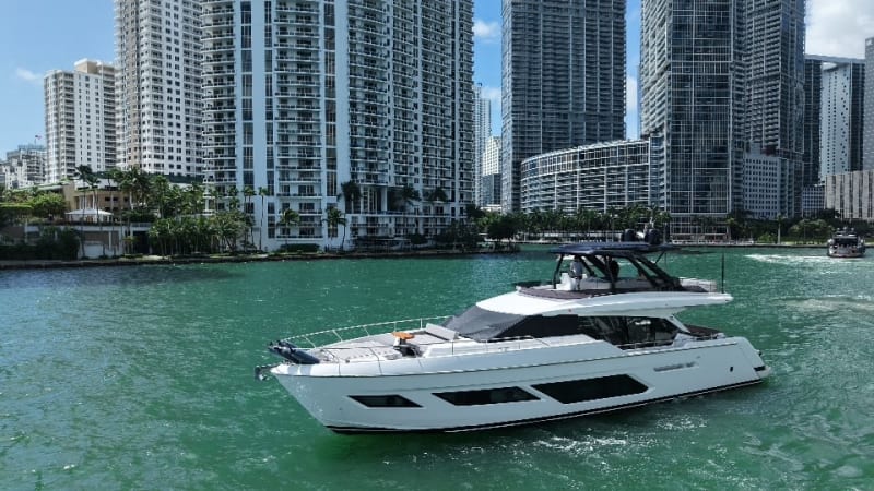 80' Ferretti Silver Moon photo 2