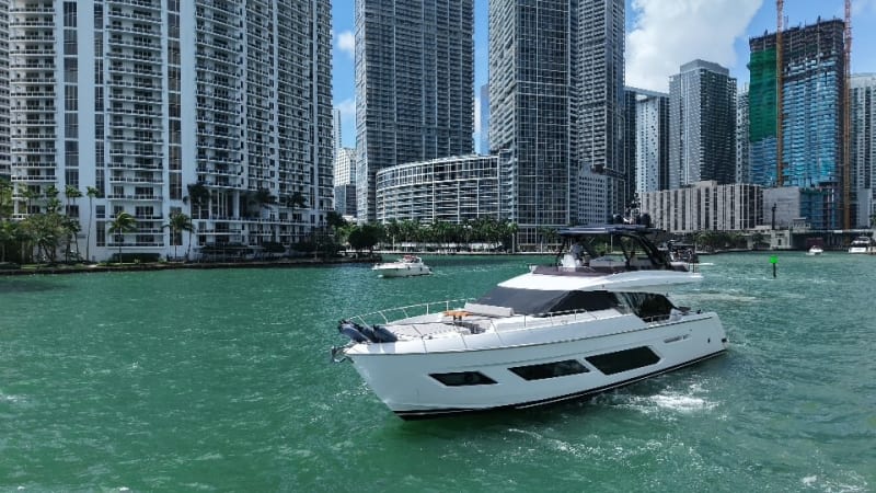80' Ferretti Silver Moon photo 3
